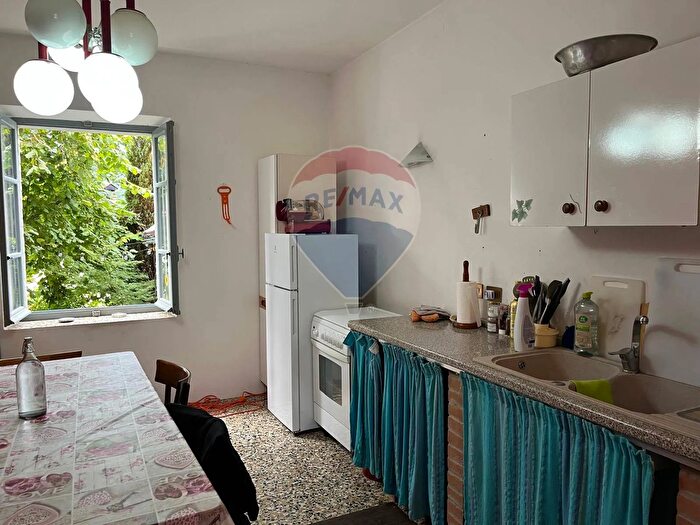 Casa quadrilocale in vendita in Via Canetolo, Corniglio