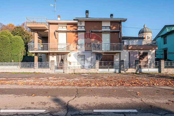 Casa con 7 locali in vendita in Viale della Liberta, Boretto