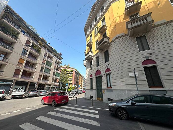 Appartamento bilocale in affitto in Via Cola di Rienzo, Solari, Milano
