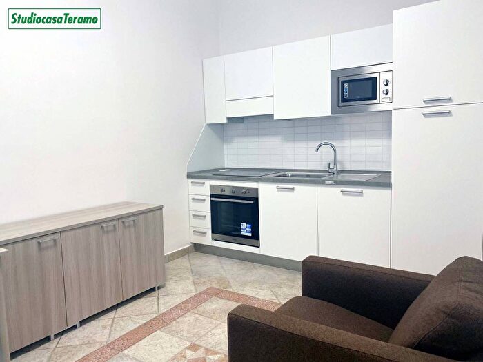 Appartamento bilocale in affitto in Via Raffaele Paolucci, Centro, Teramo