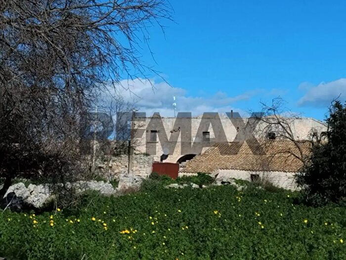 Casa con 10 locali in vendita in Contrada Commaldo Superiore SN, Rosolini