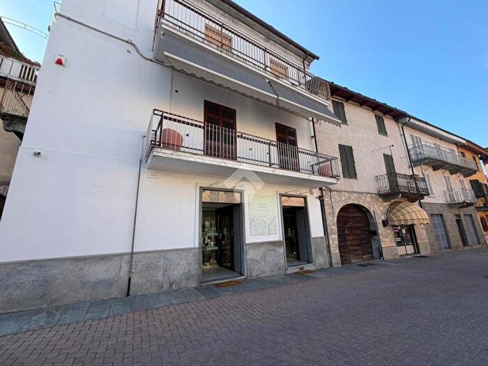 Appartamento trilocale in affitto in Piazza San Pietro, Centro, Bagnolo Piemonte