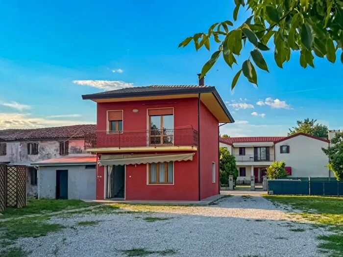 Casa trilocale in vendita in Via Roma, Trebaseleghe
