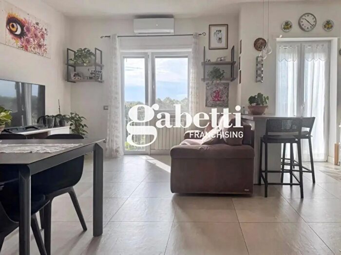 Appartamento trilocale in vendita in Via Anagni, Roma