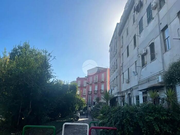 Appartamento bilocale in vendita in Piazza SantEframo, Napoli