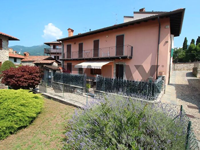 Casa con 6 locali in vendita in Via Convento, Almenno San Salvatore