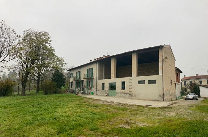 Casa con 10 locali in vendita in Cascina Montalino, Rosignano Monferrato