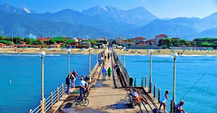 Casa quadrilocale in vendita in Via Giuseppe Verdi, Massa