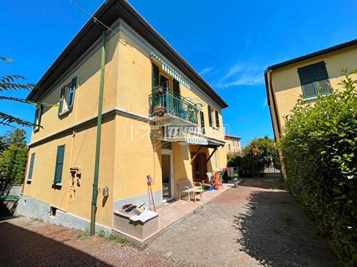 Appartamento quadrilocale in vendita in Via Papa Innocenzo XI, Vedano Olona