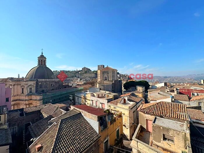 Appartamento con 5 locali in vendita in Via Battiati, Paterno