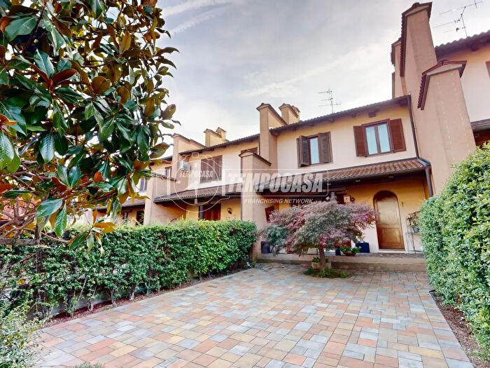 Casa con 5 locali in vendita in Strada Bria, Bra