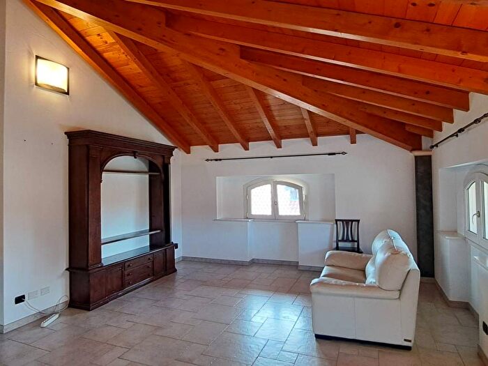Casa trilocale in affitto in Via Emma Macchi Zonda, Biumo Inferiore Superiore, Varese
