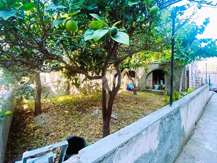 Appartamento trilocale in vendita in Via Acqua degli Orsi, Fuscaldo