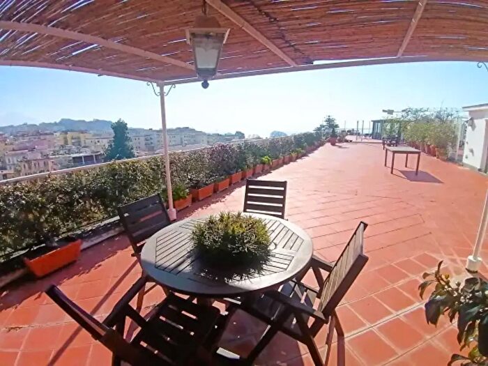 Appartamento con 6 locali in affitto in Via Riviera di Chiaia, Napoli