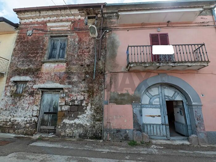 Casa con 5 locali in vendita in Carinola