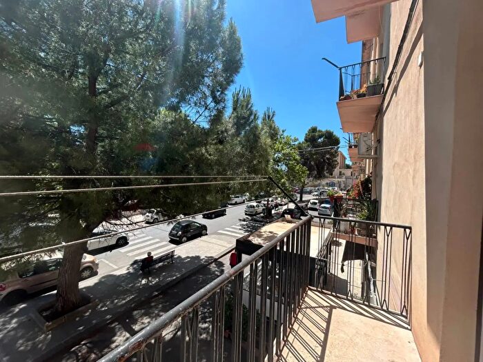 Appartamento con 7 locali in vendita in Piazza Martiri dUngheria, Caltanissetta