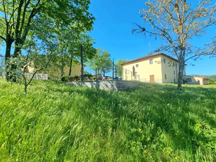 Casa con 15 locali in vendita in Montespertoli
