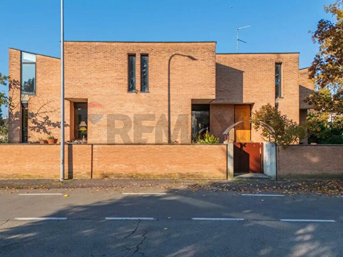 Casa con 7 locali in vendita in Via Alessandro Minuziano, Parma