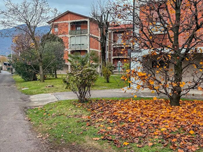 Appartamento trilocale in vendita in Via Roma Snc, Gavardo