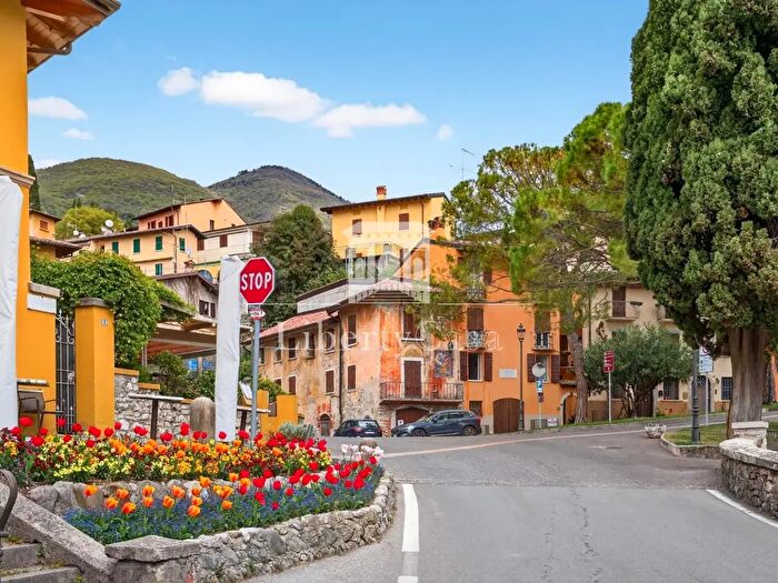 Casa con 5 locali in vendita in Via Largo Landi, Gardone Riviera