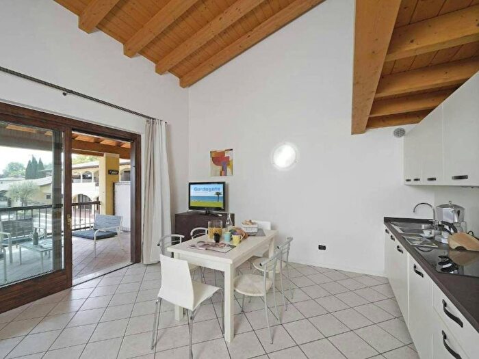 Appartamento trilocale in affitto in Strada Provinciale, Centro, San Felice del Benaco