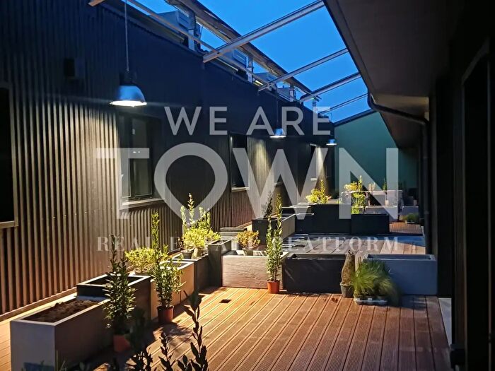 Appartamento trilocale in vendita in Via Michele Pericle Negrotto, Milano