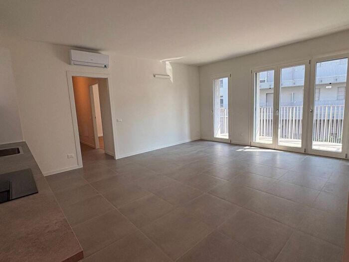 Appartamento trilocale in affitto in Via Erodoto, Precotto, Milano