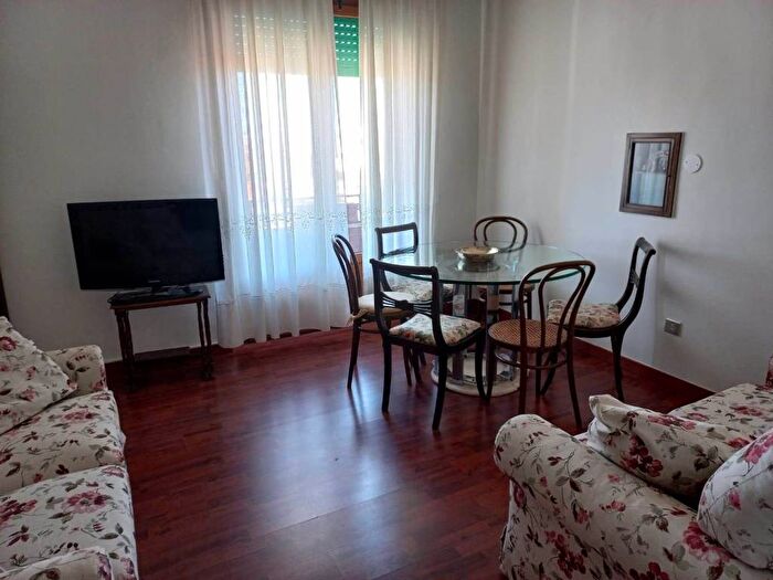 Appartamento trilocale in affitto in Viale Pisa, Piazzale Siena, Milano