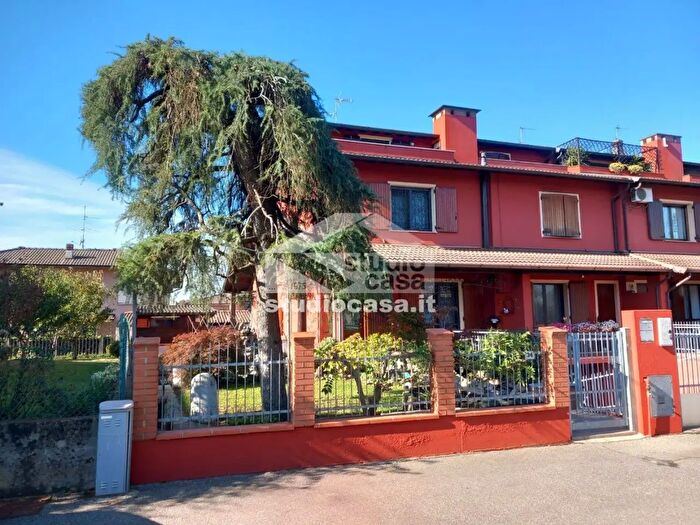 Casa quadrilocale in vendita in Via Berlinguer, Vaiano Cremasco