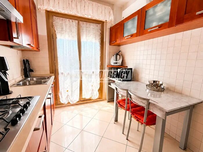 Appartamento trilocale in vendita in Via Fiordalisi, Rozzano