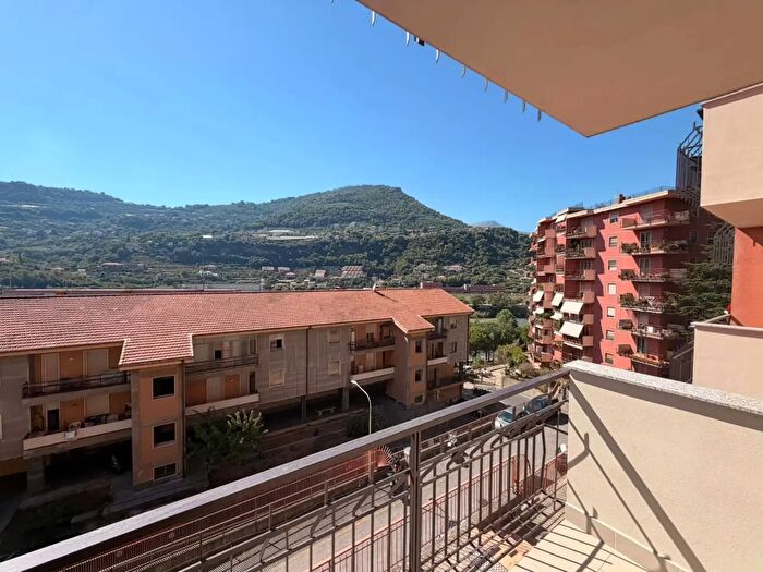 Appartamento trilocale in vendita in Via Caduti del Lavoro, Ventimiglia
