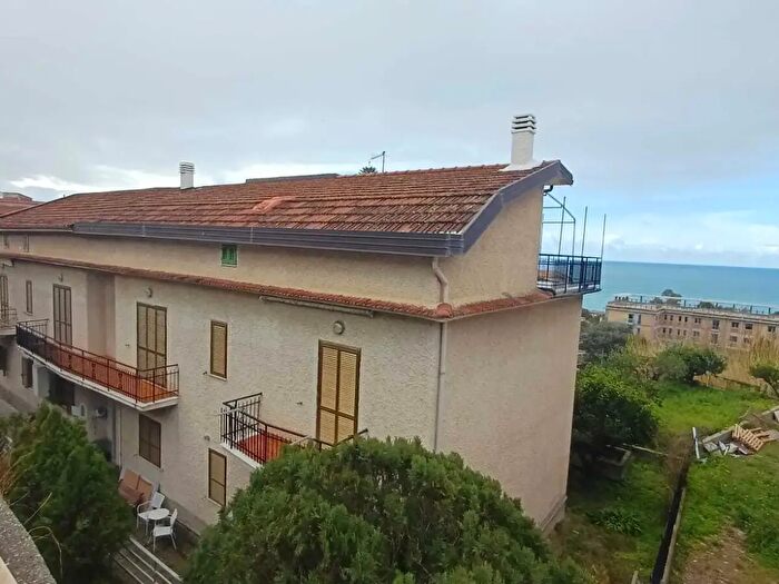 Appartamento trilocale in vendita in Strada H, San Lucido