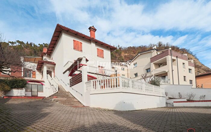 Casa con 6 locali in vendita in Sasso Marconi