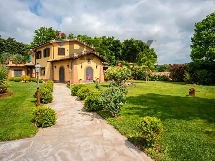 Casa con 13 locali in vendita in Via Monte Sirio, Sacrofano