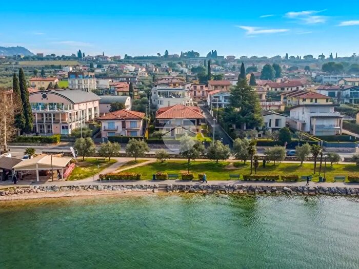 Appartamento bilocale in vendita in Via G Rossini, Bardolino