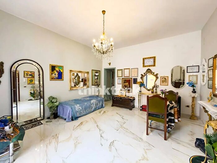 Casa con 5 locali in vendita in Via Milano, Siracusa