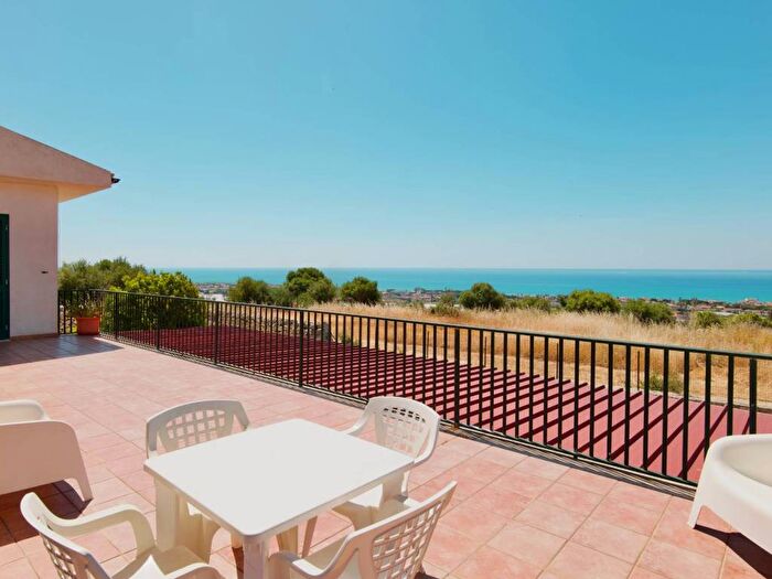 Appartamento quadrilocale in affitto in Contrada Castellana, Contrade di Marina di Ragusa, Ragusa