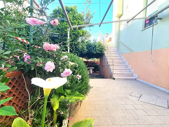 Appartamento con 5 locali in vendita in Via Susa, Cecina