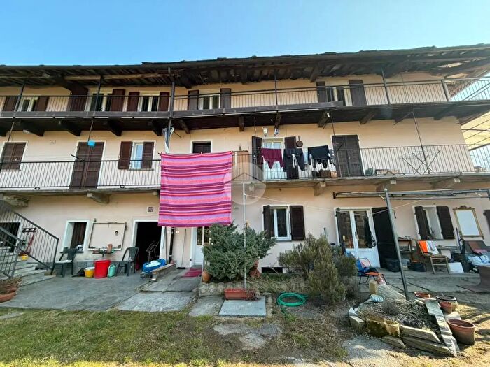 Casa con 10 locali in vendita in Via Paesana, Barge