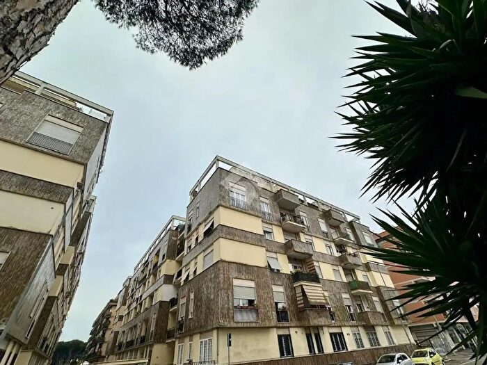 Appartamento quadrilocale in vendita in Viale dei Promontori, Roma