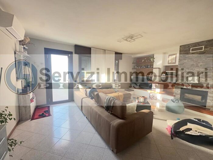 Casa quadrilocale in vendita in Via Guido Rossa, Caorso