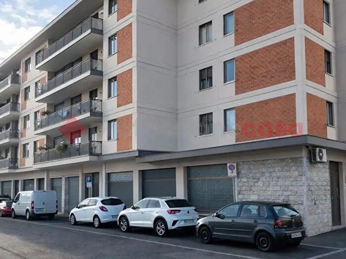 Appartamento trilocale in vendita in Via Barsanti, Prato