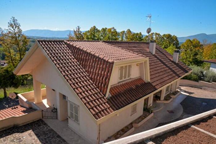 Casa con 6 locali in vendita in Via Cosenza, Frosinone