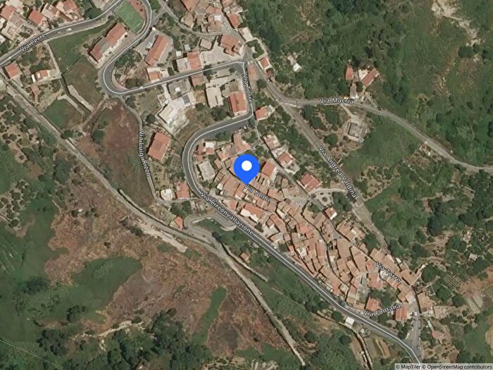 Casa in vendita in Via Nemi, Valdina