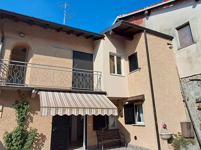 Casa trilocale in vendita in Brebbia