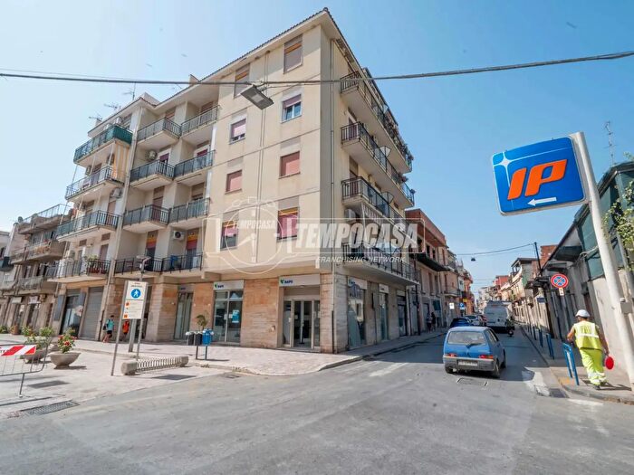 Appartamento trilocale in vendita in Piazza Prestia Nino, Ali' Terme