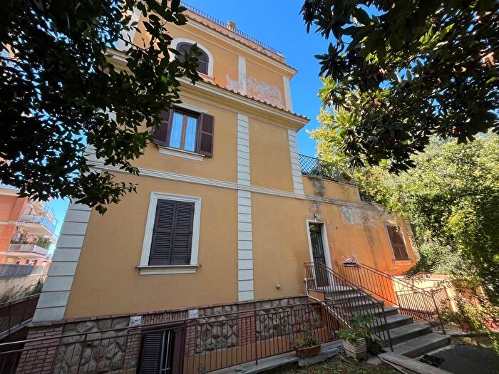 Appartamento trilocale in affitto in Via Paolo V, Boccea, Roma