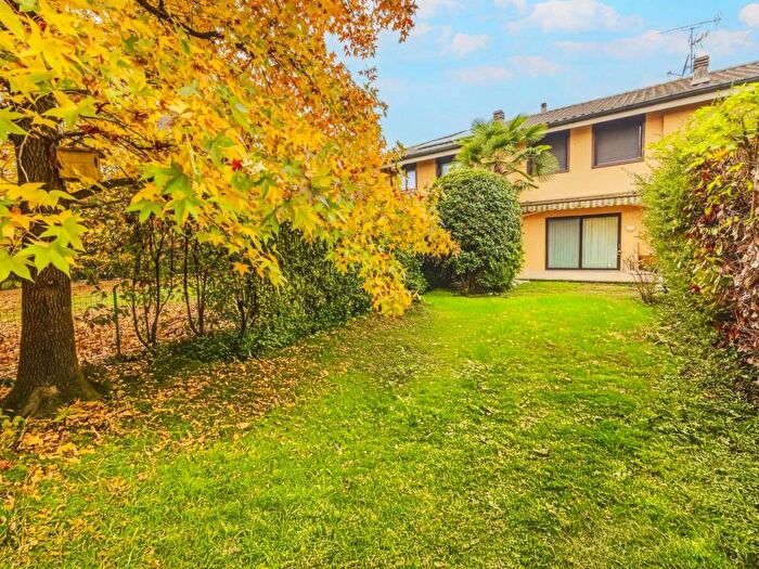 Casa con 5 locali in affitto in Via Giacomo Leopardi, Centro, Arese