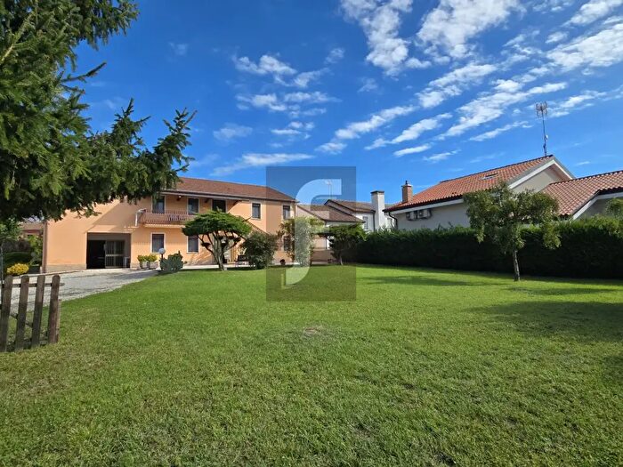 Casa quadrilocale in vendita in Via Rivelli, Campolongo Maggiore