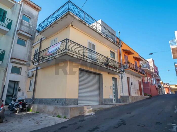 Casa trilocale in vendita in Via Volturno, Siracusa